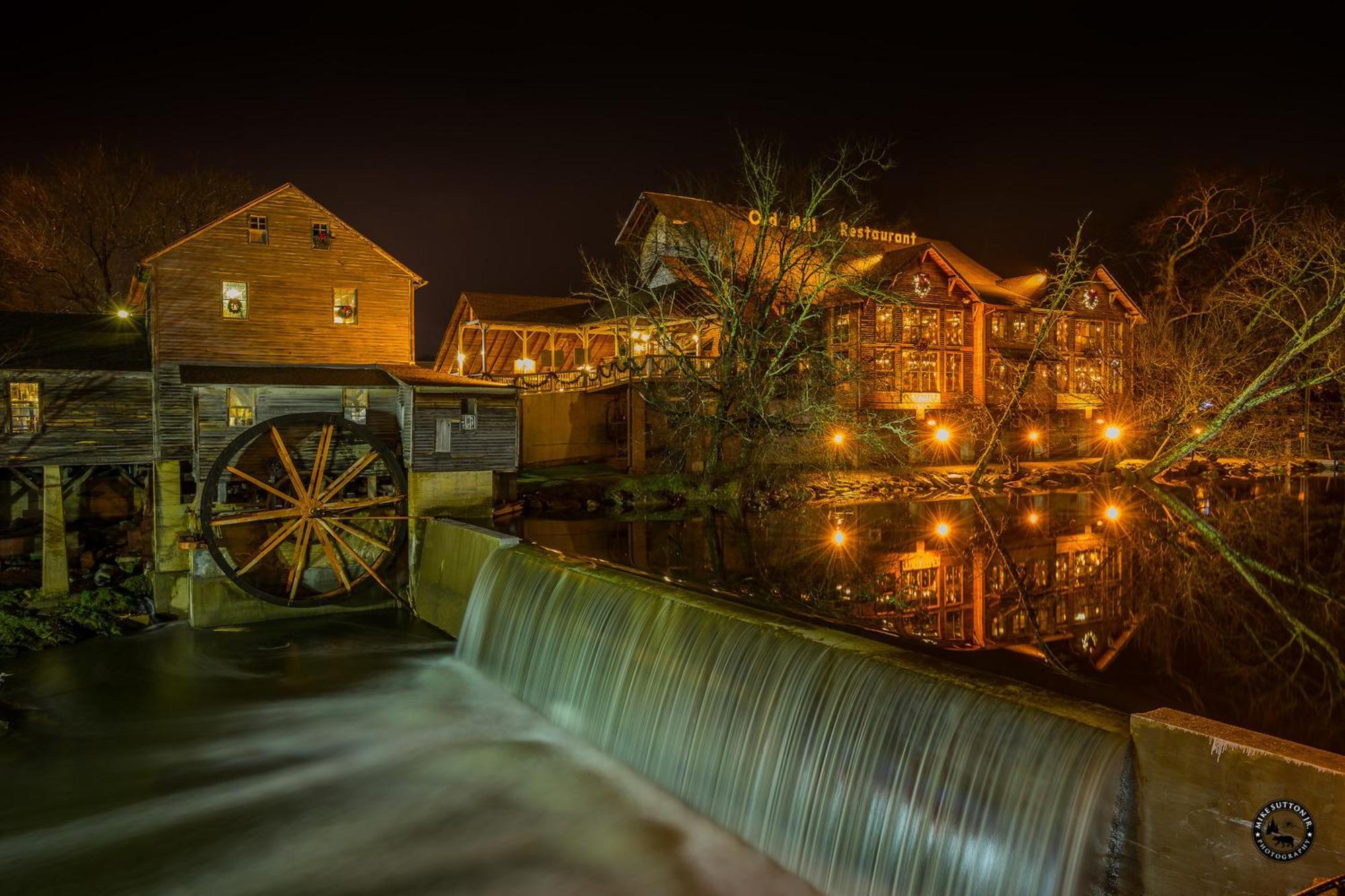 Epic Mountain Views, Hot Tub, Game Room, Sleeps 10 Sevierville Exterior foto